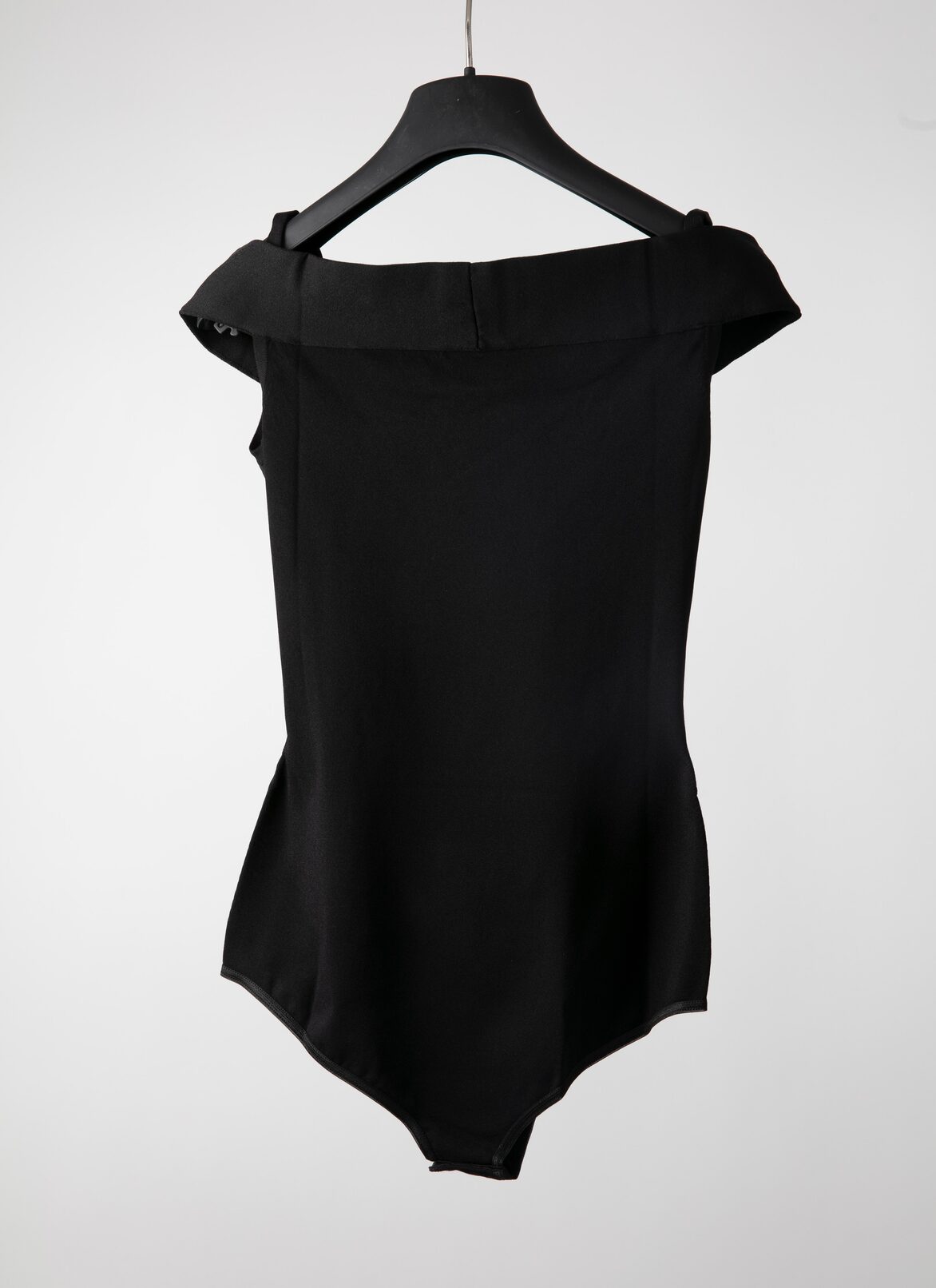 OFF-THE-SHOULDER NECKLINE BODYSUIT ALAÏA BLACK OFF-THE-SHOULDER NECKLINE BODYSUIT